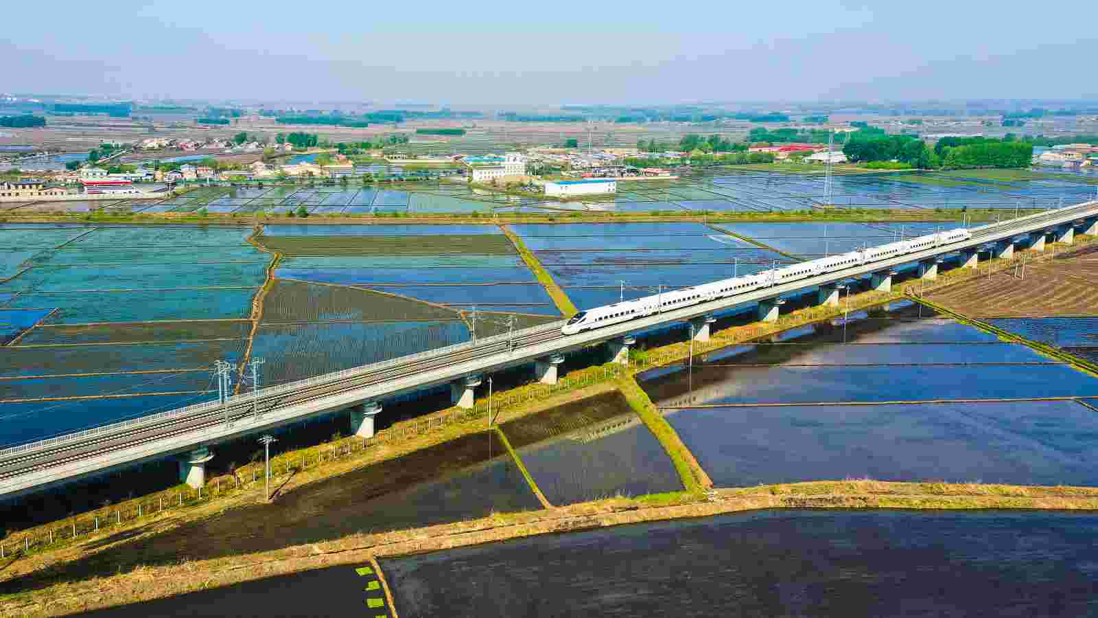 穿越寒地冻土 “网出”高铁经济圈