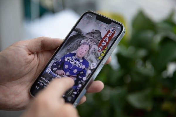 披传统文化“马甲” 传授占卜算卦圈钱