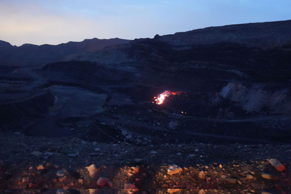 年烧损优质煤百万吨 贺兰山煤层自燃“百年顽疾”待解